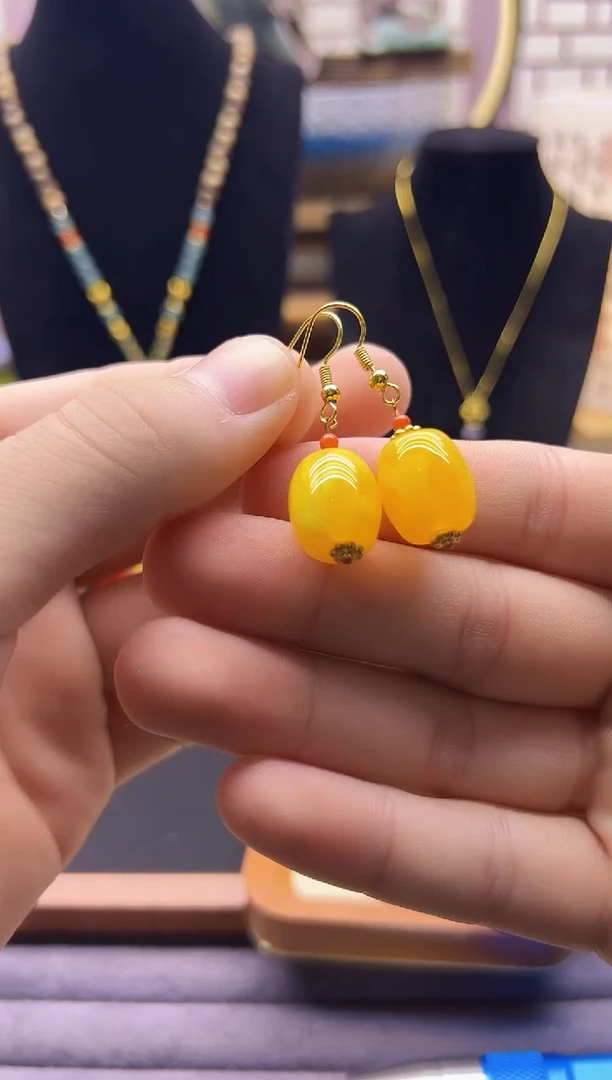 14K金镶嵌蜜蜡耳饰E401