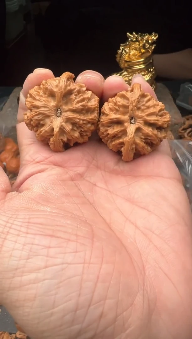 【闪购商品】桃核把件42左右尺寸苹果园随机发一对