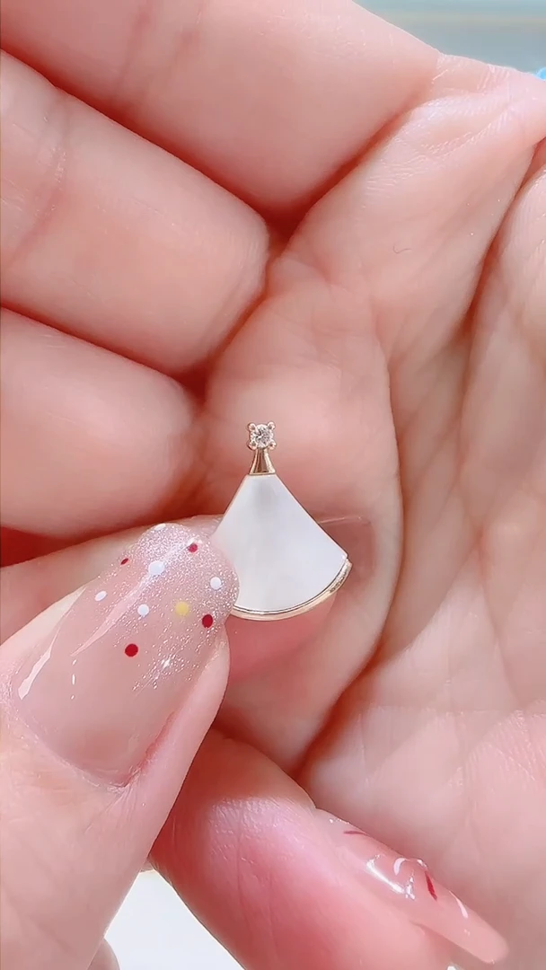 【闪购商品】贝壳（贝母）吊坠18K金镶嵌吊坠