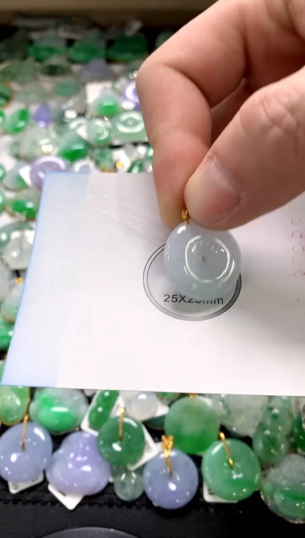 颈饰18K金镶嵌翡翠1111111111111111