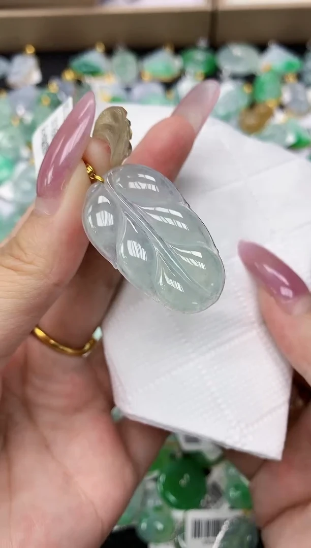 翡翠18K金镶嵌颈饰1111111111