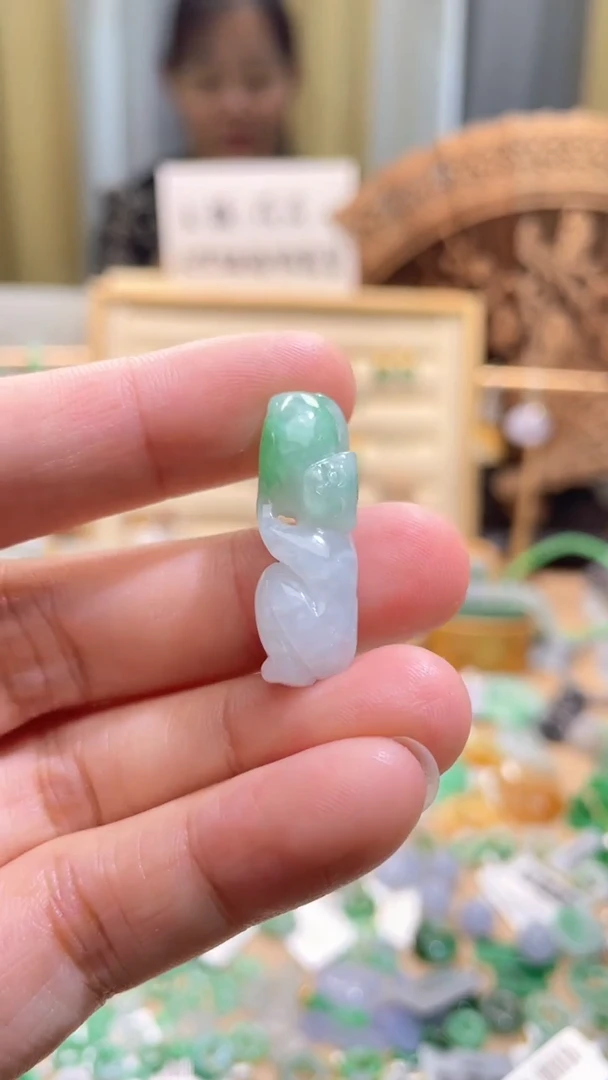 颈饰未镶嵌翡翠牌
