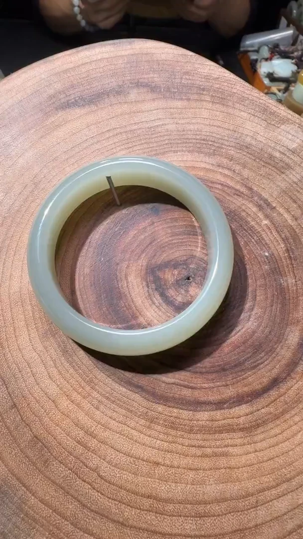 未镶嵌手镯和田玉（糖玉）手镯51*13*8