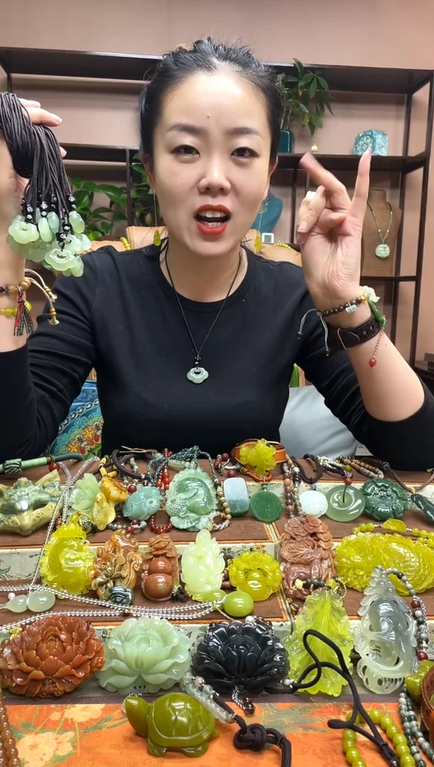 未镶嵌岫玉吊坠多样性发货发其中之一