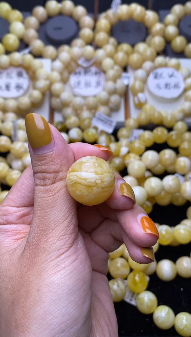 裸石琥珀未镶嵌大小姐珠宝90