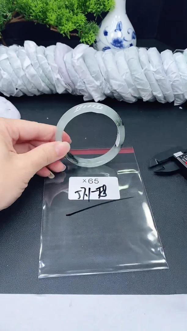 未镶嵌手镯翡翠65