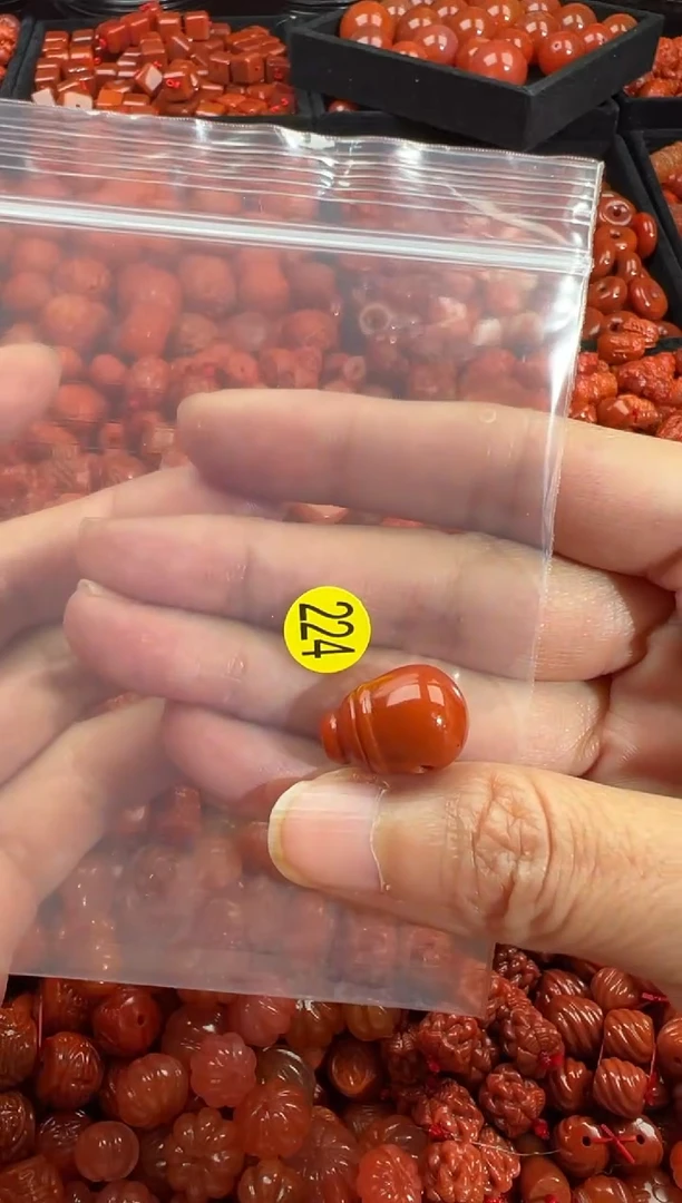 南红玛瑙未镶嵌颈饰1