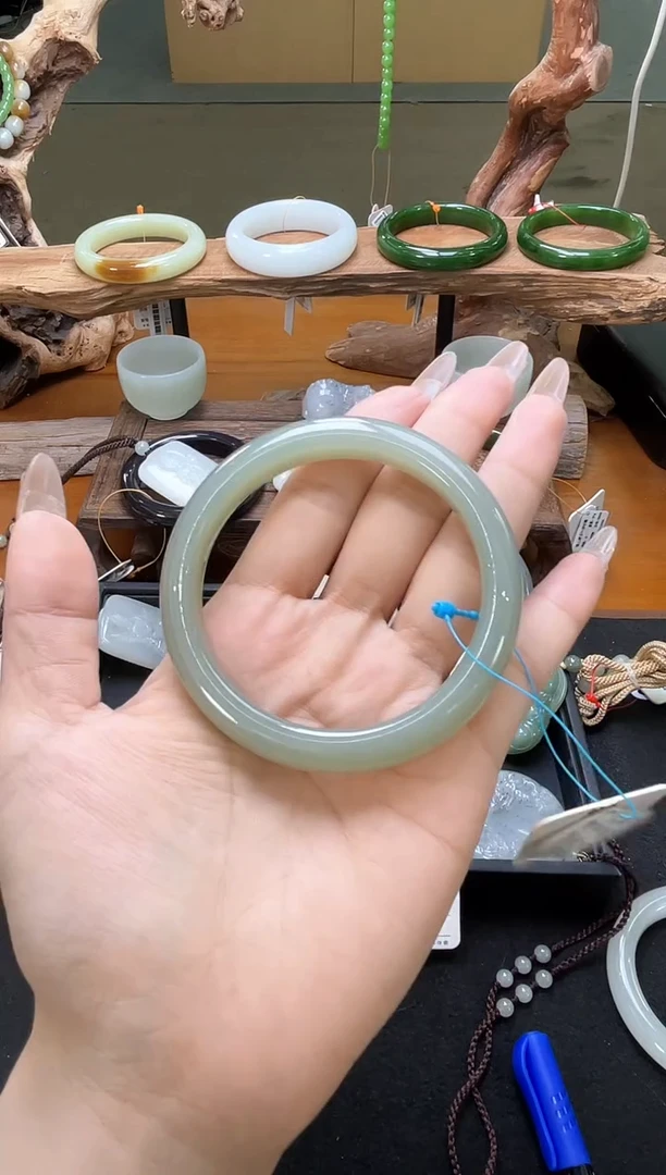 未镶嵌手镯和田玉且末青白 58+圈 9006904