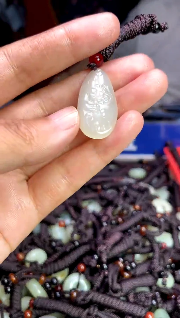 未镶嵌和田玉摆件1