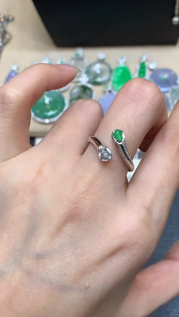 18K金镶嵌戒指翡翠葫芦【无服务费