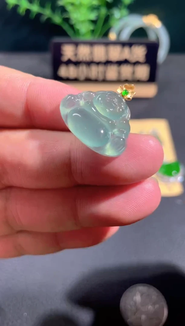 翡翠18K金镶嵌颈饰翡翠