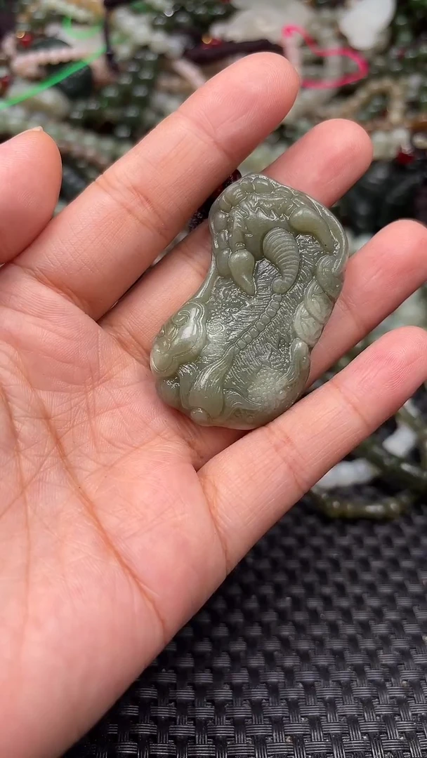 颈饰未镶嵌和田玉1