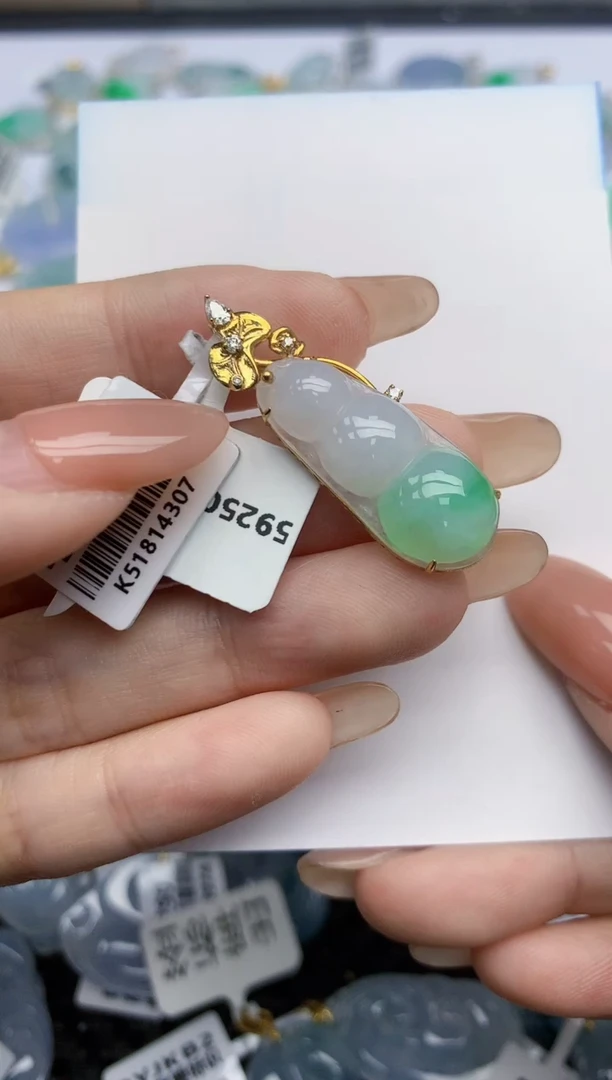【闪购商品】翡翠挂件18K金镶嵌天然翡翠A货