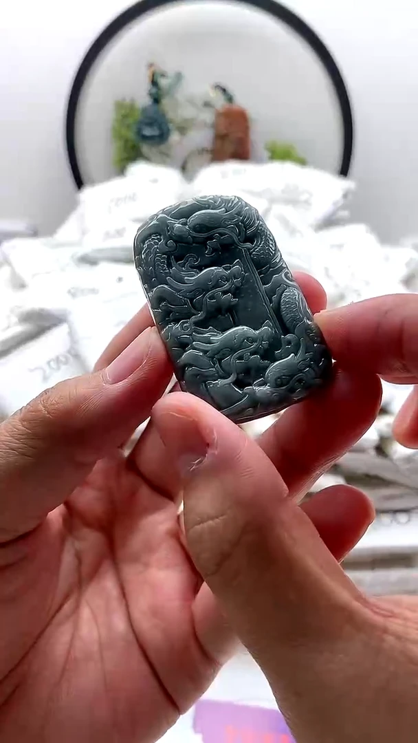 翡翠未镶嵌颈饰九龙1