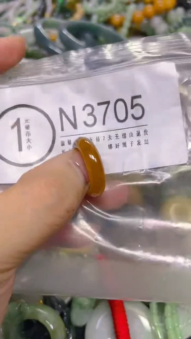颈饰未镶嵌翡翠13/ N /翡翠A货，一件也是批发价