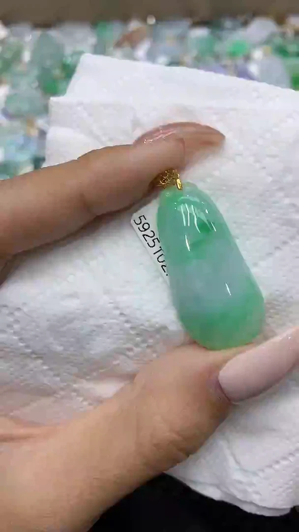 颈饰18K金镶嵌翡翠111111111111