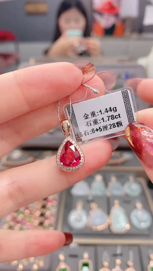 颈饰18K金镶嵌碧玺1.78