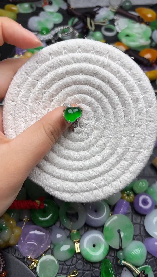 颈饰未镶嵌翡翠缅甸翡翠吊坠