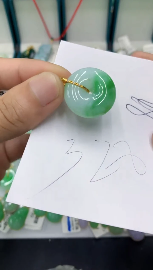 翡翠18K金镶嵌颈饰翡翠