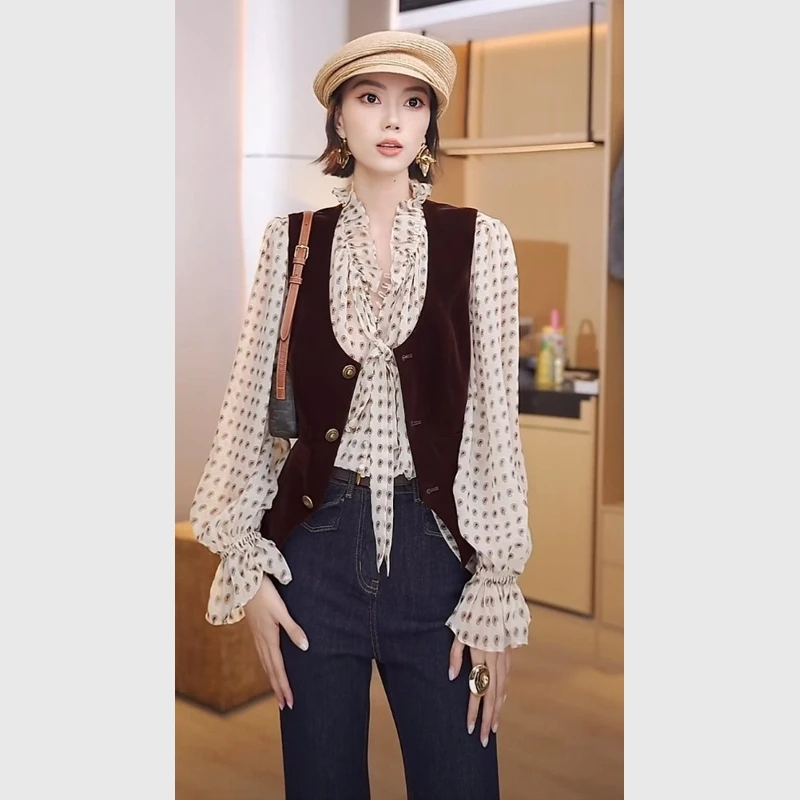 早秋大方得体穿搭高级感超好看小香风杏色波点衬衫马甲叠穿套装女