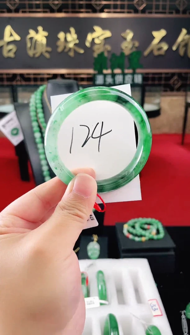 未镶嵌手镯石英质玉（非洲翠）微瑕介意勿拍