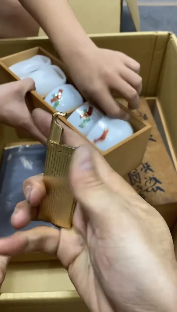 黄*哥中古商品瑕疵杯碟