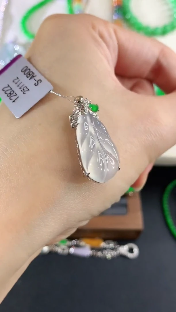 吊坠(不含链)18K金镶嵌翡翠229|