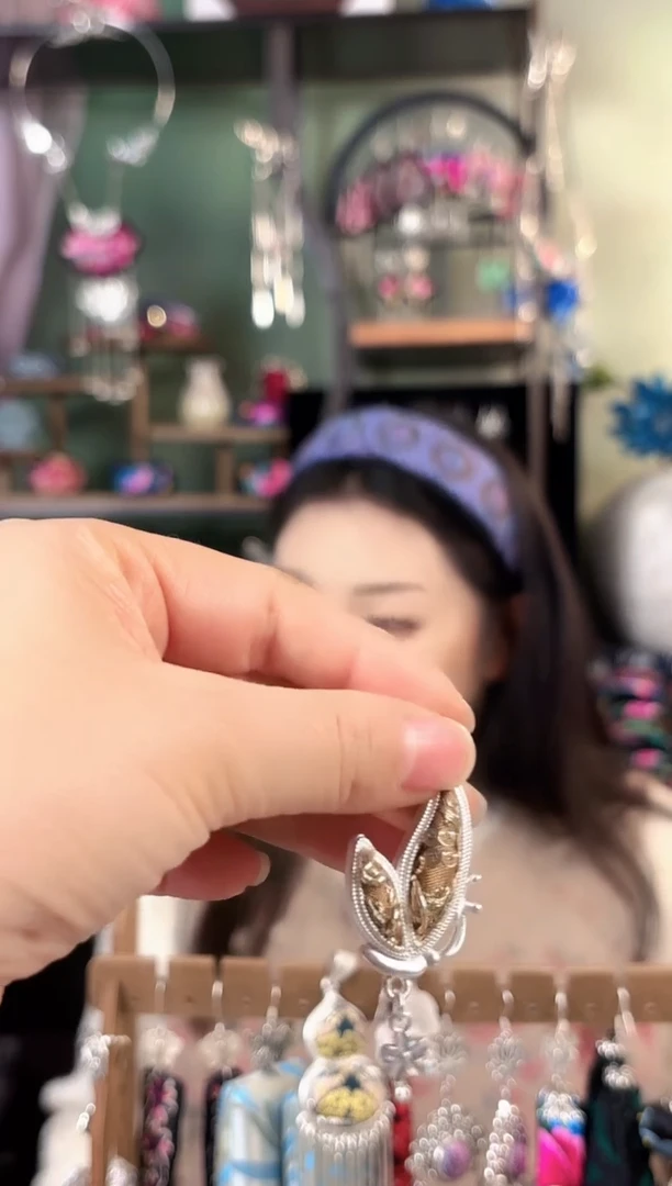 彩云南阁非遗老绣饰品651*