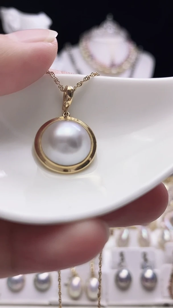 【闪购商品】拼合珍珠（马贝珠）颈饰18K金镶嵌海水马贝吊坠