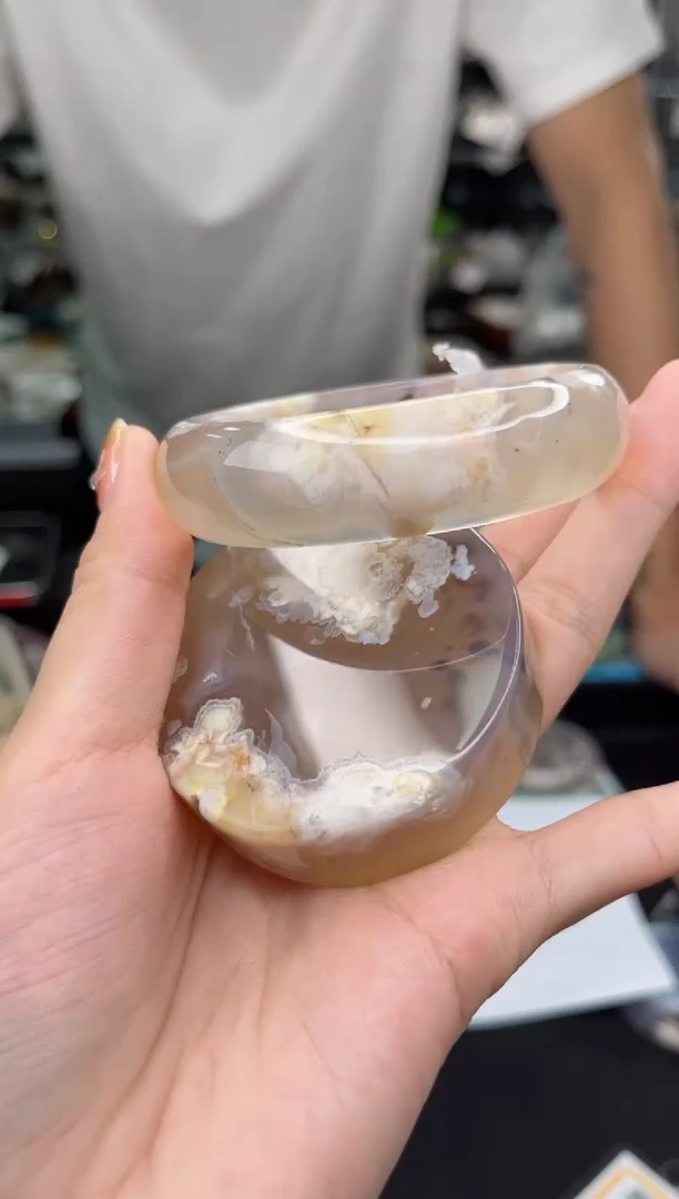 【闪购商品】石英质玉手镯未镶嵌58圈口（赠品镯心）3538780