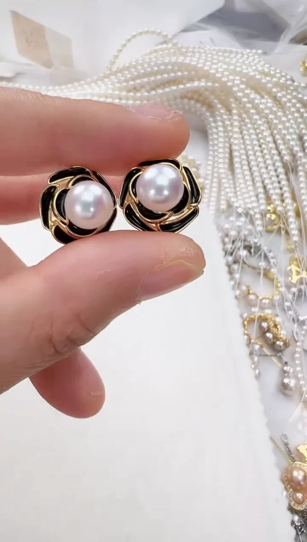 【闪购商品】淡水珍珠耳饰银S925镶嵌黑色山茶花