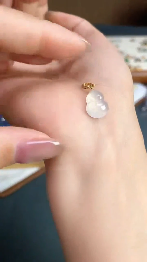 颈饰18K金镶嵌翡翠2025120601