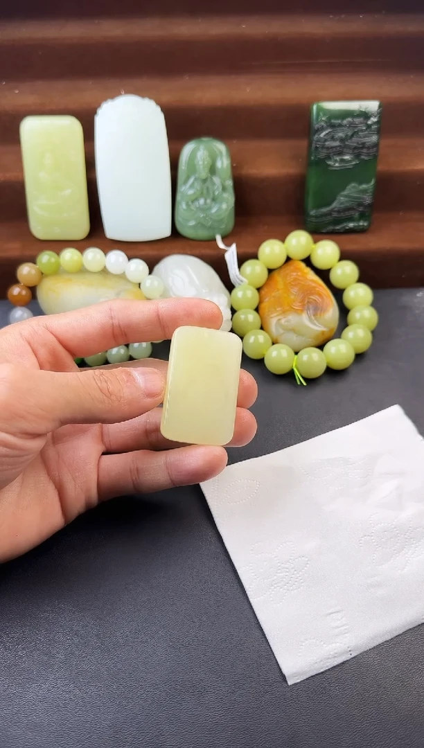 未镶嵌和田玉挂件和田玉挂件