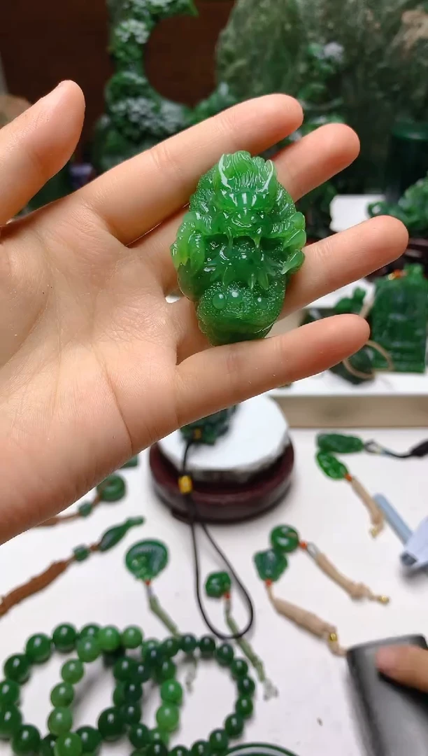 吊坠(赠链)未镶嵌和田玉1