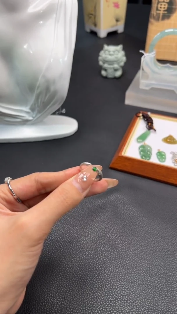 翡翠戒指未镶嵌翡翠戒圈