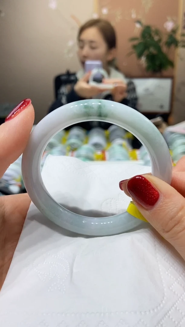 【闪购商品】翡翠手镯未镶嵌55.5圈口