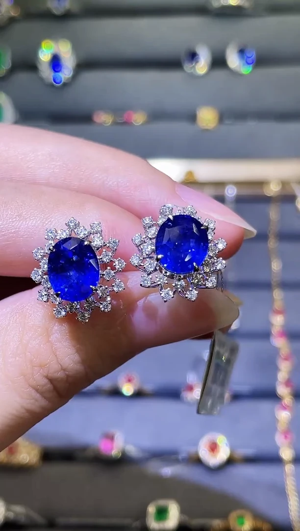 耳饰蓝宝石18K金镶嵌5.13ct皇家蓝