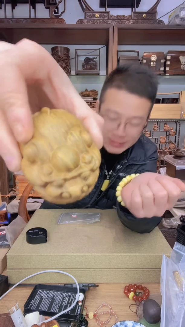 【闪购商品】乌木类书架439绿檀大嘴貔貅手把件