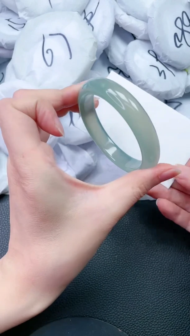 【闪购商品】石英质玉手镯未镶嵌L906