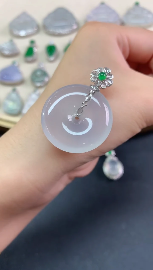 吊坠(不含链)18K金镶嵌翡翠吊坠(不含链)|38000