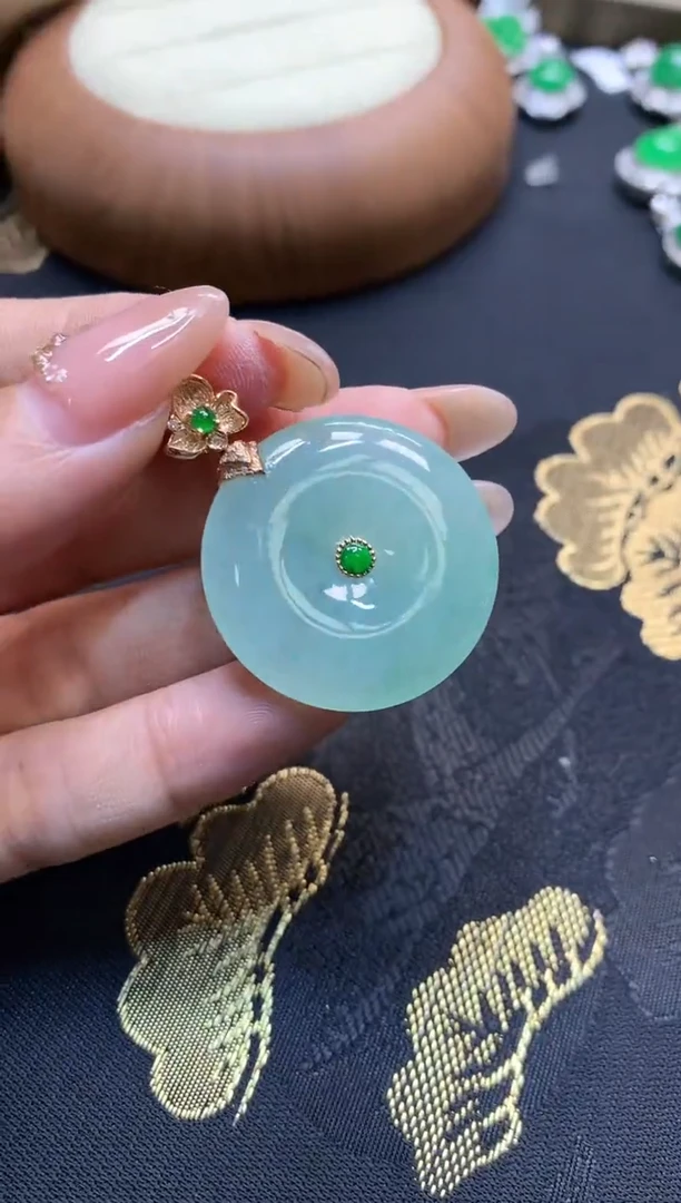 翡翠18K金镶嵌吊坠(不含链)扣子