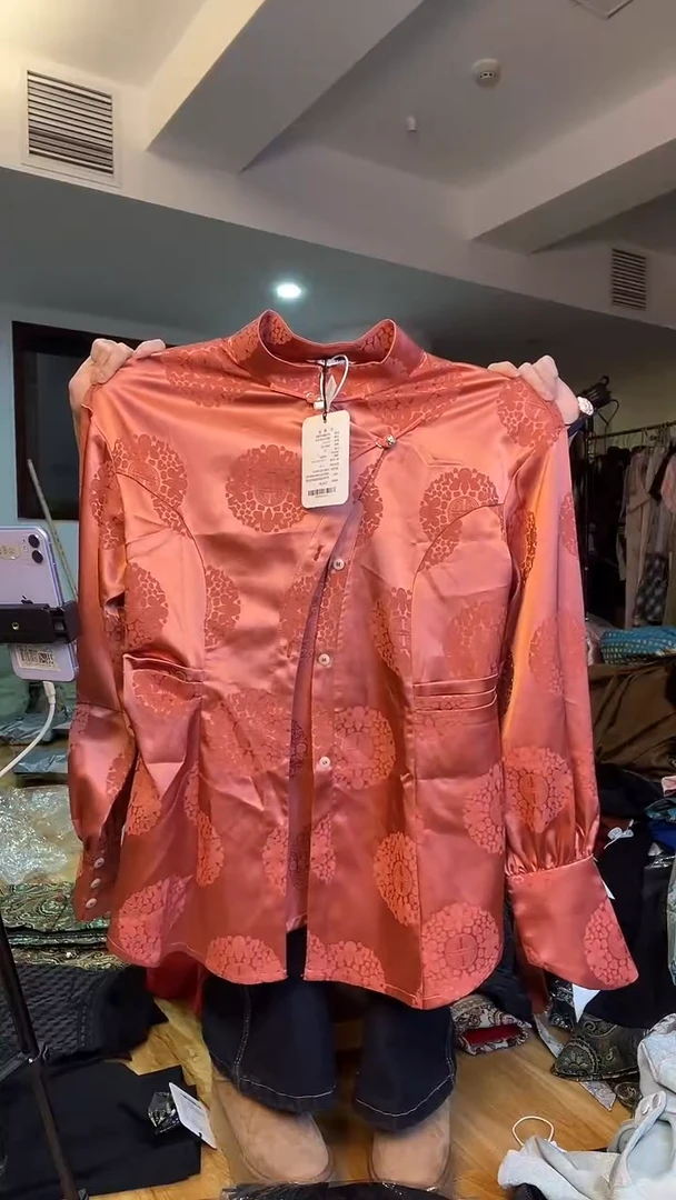 衬衣       XL码      115-125斤（福利）