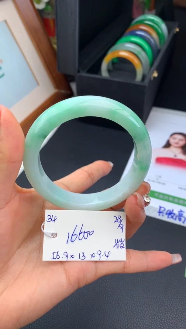 未镶嵌手镯翡翠阿*手镯