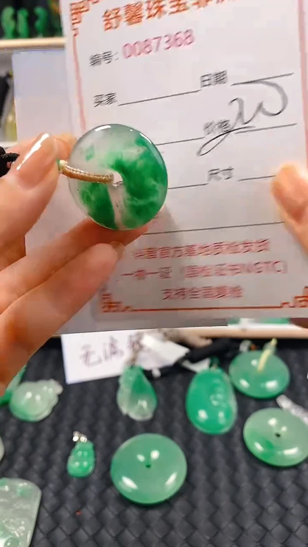 石英岩玉未镶嵌颈饰7368