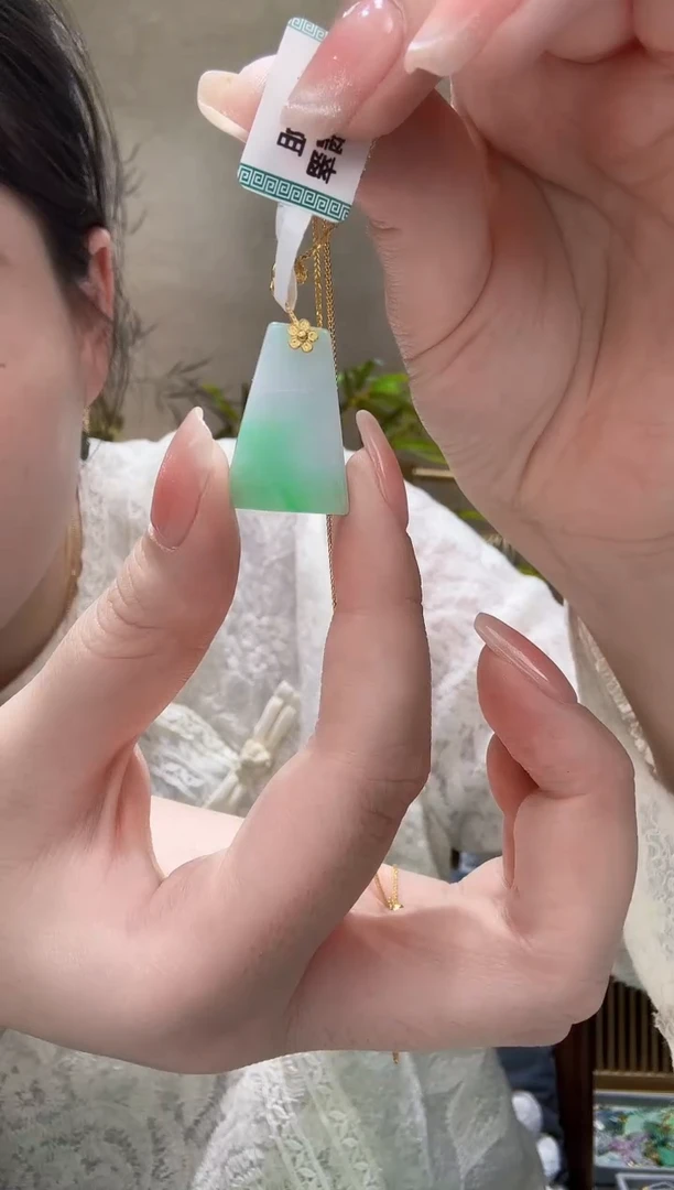 翡翠未镶嵌颈饰吊坠