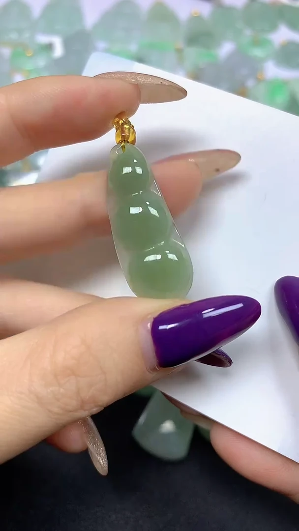 颈饰未镶嵌翡翠