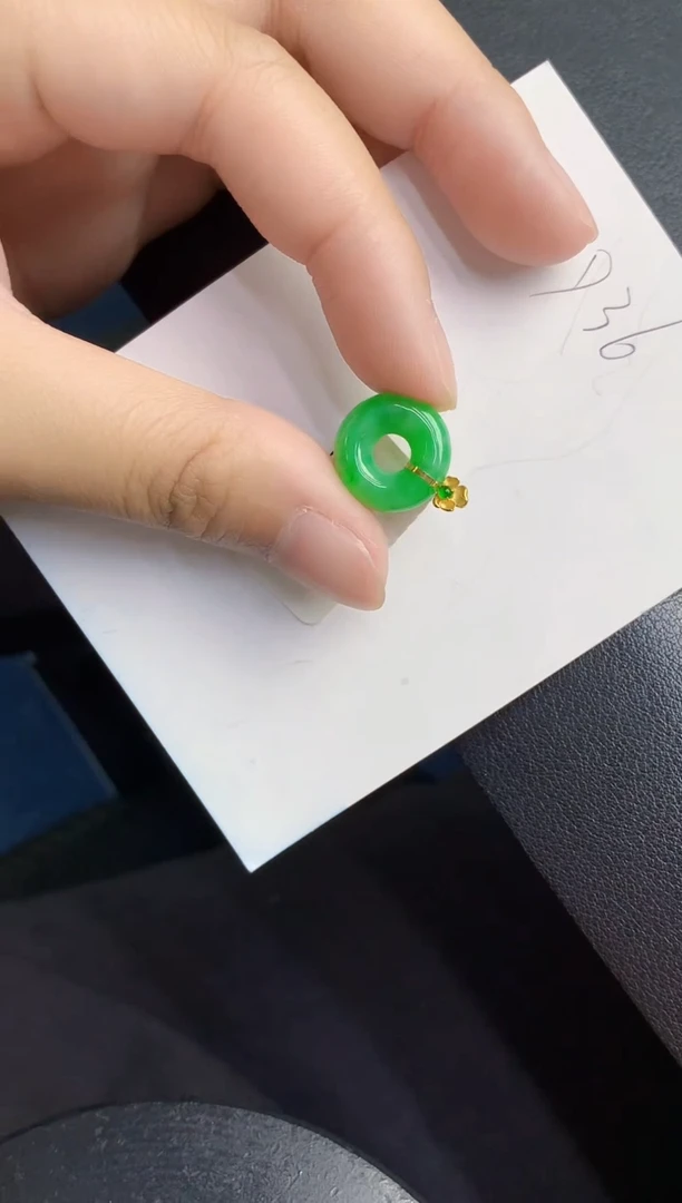 翡翠18K金镶嵌颈饰0000000000