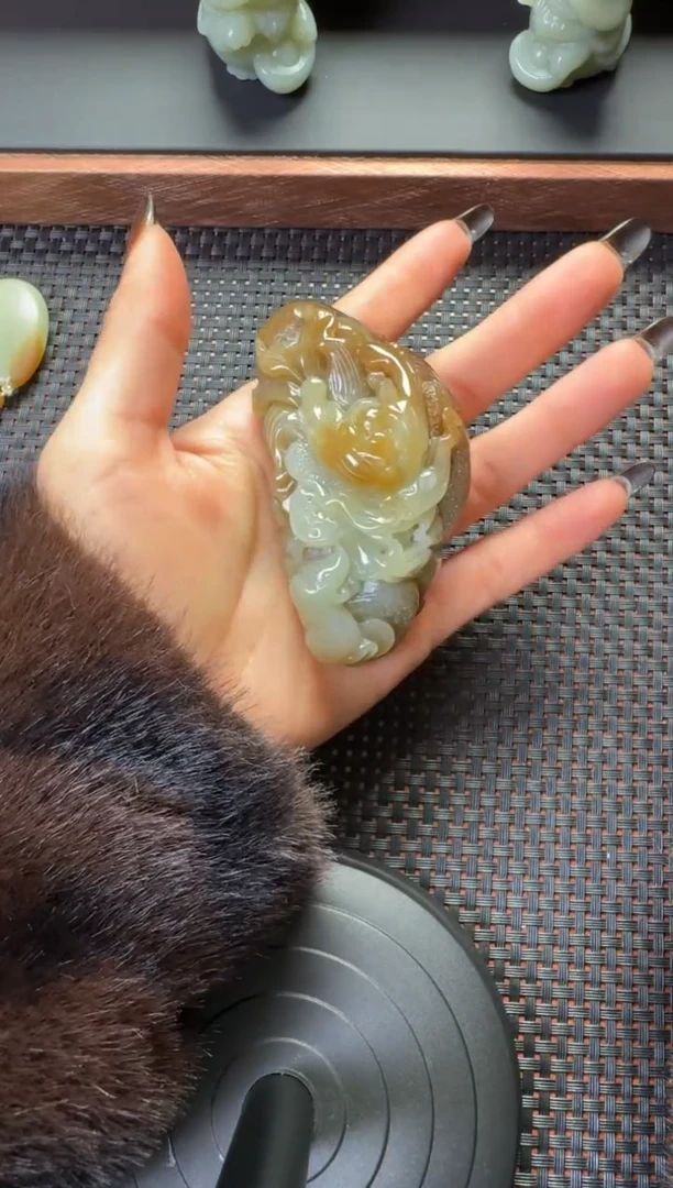 吊坠(赠链)未镶嵌和田玉手把件