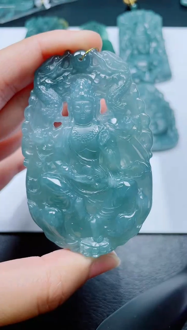 翡翠未镶嵌颈饰
