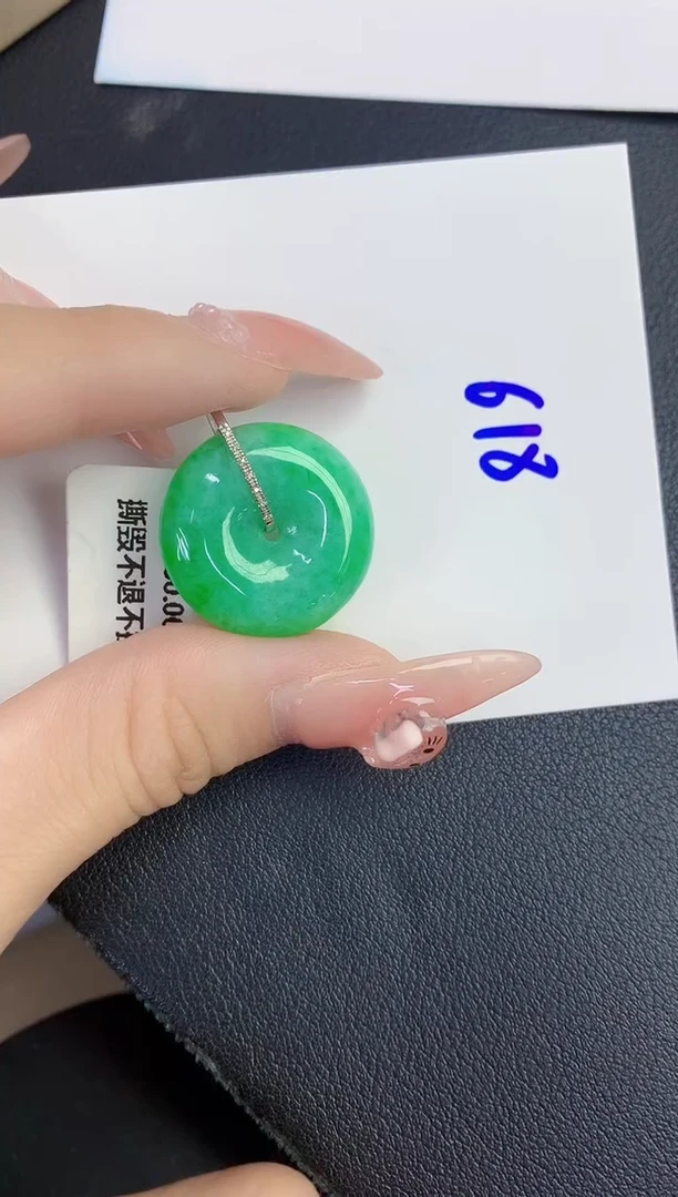 颈饰18K金镶嵌翡翠缅甸天然翡翠A货
